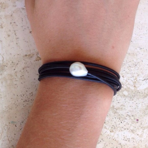 Leather and Pearl Bracelet w/ Magnetic Clasp - Picture 2 of 3